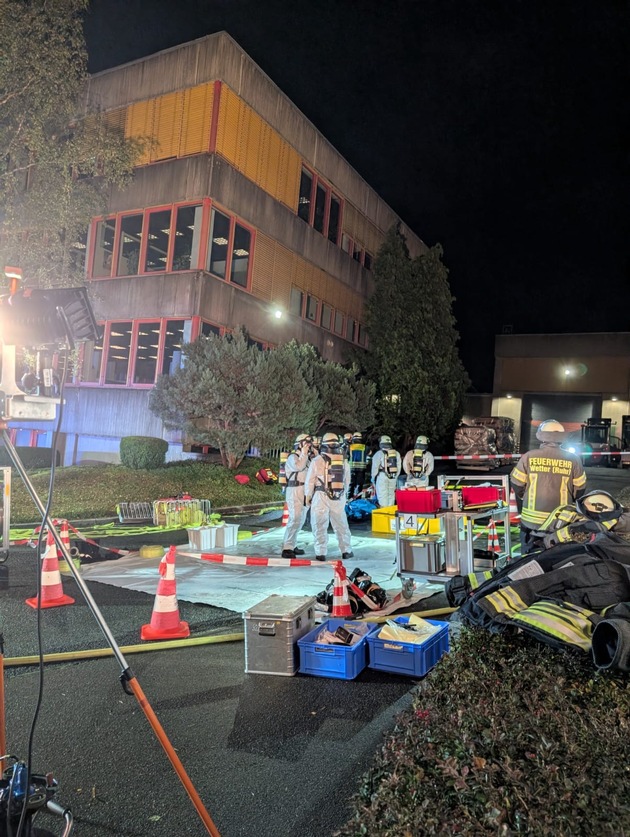 FW-EN: Gefahrgutübung in Industriebetrieb - erfolgreiche Zusammenarbeit aller Einsatzkräfte