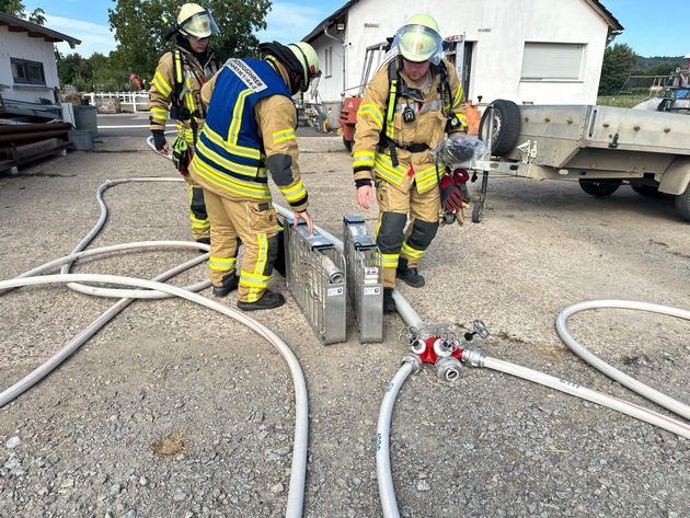 FW Weinheim: Containerbrand in der Bohäckersiedlung unterbricht Familienfest der Weinheimer Feuerwehr