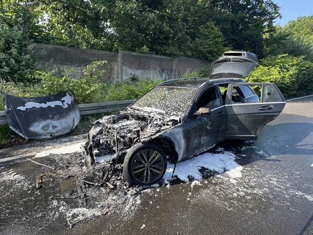 FW-MH: PKW-Brand auf der A40