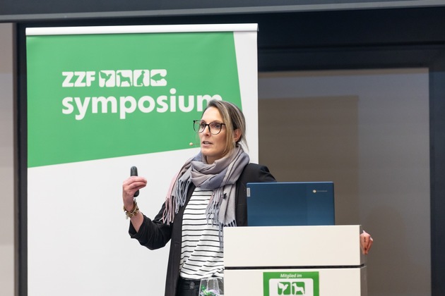 Tierärzte und Fachleute der Heimtierbranche bildeten sich beim ZZF-Symposium zum Thema Hund weiter