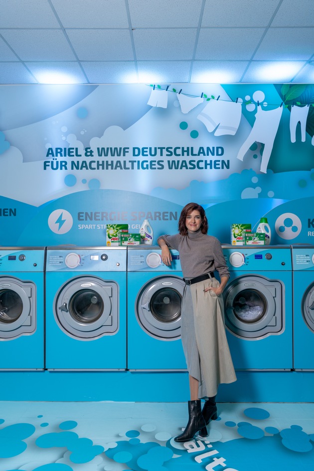 Kälter waschen, Energie sparen und das Klima schützen / WWF und Ariel eröffnen Deutschlands ersten Kaltwaschsalon in Hamburg