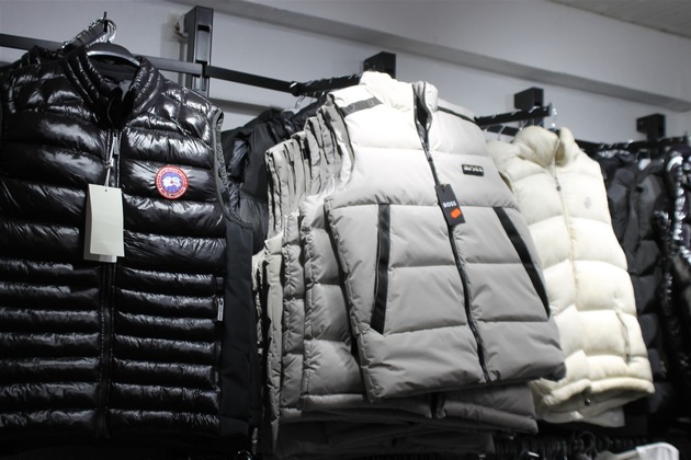 POL-HAM: Polizei Hamm stellt gefälschte Markenbekleidung aus Verkaufsraum sicher