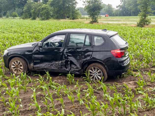 FW Lüchow-Dannenberg: +++ Zwei SUV&apos;s kollidieren nahe Klein Gusborn +++ Fünf Personen z.T. schwer verletzt +++ Landesstraße zeitweise voll gesperrt +++