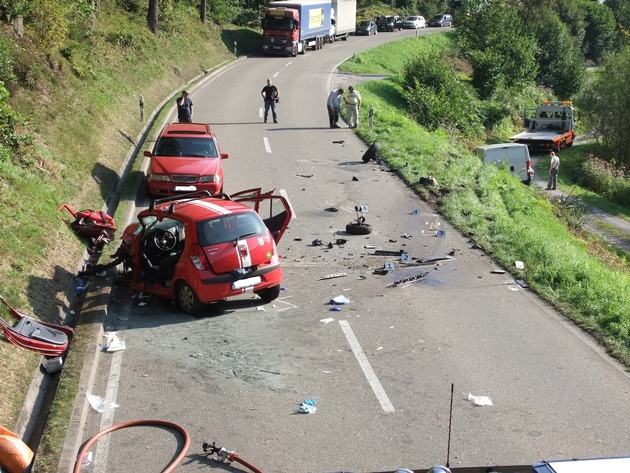 KFV-CW: Schwerer Verkehrsunfall auf der B 294 Bad Wildbad - Calmbach in Richtung Freudenstadt