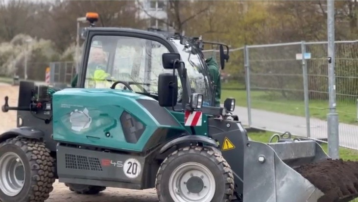 POL-H: Hannover-Bult: Radlader von Baustelle gestohlen - Polizei sucht Zeugen