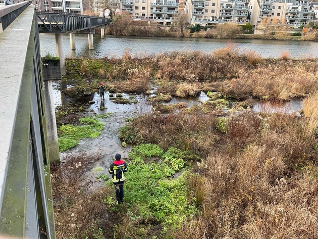 FW-MH: Vermutete Gew&auml;sserverunreinigung an der Kassenbergbr&uuml;cke - Nat&uuml;rliches Ph&auml;nomen l&ouml;st Feuerwehreinsatz aus