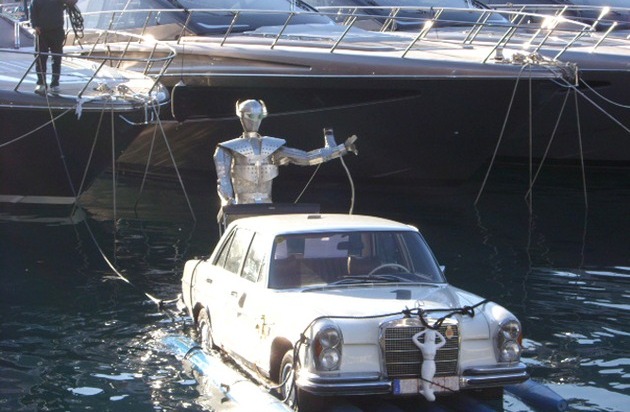 Golden Hearts Never Die Collection LTD.: Mercedes Benz entwickelt erste Wasser-Parkplätze! / Wassersport der Zukunft - Ein Stern zeigt uns den Weg