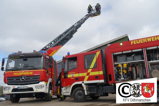 FW-HEI: Feuer in Kuhstall - Feuerwehr löscht Entstehungsbrand