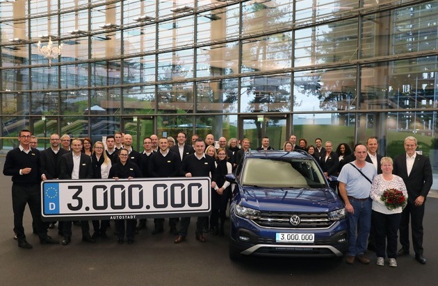 Autostadt GmbH: Dreimillionste Fahrzeugübergabe in der Autostadt in Wolfsburg