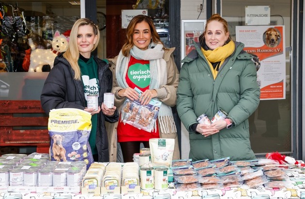 Tierisch engagierte Weihnachten: Fressnapf unterstützt Tiertafel Hamburg / Jana Ina Zarrella und Mirja du Mont unterstützen Betroffene und überreichen Spenden aus Wunschbaumaktion