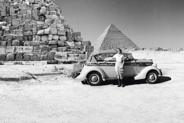 Weltreise auf historischen Spuren: Abenteurerin Lexie Alford umrundet den Globus im vollelektrischen Ford Explorer