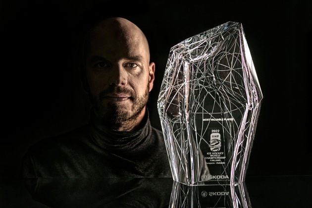 Made by ŠKODA Design: die Trophäe für den besten Spieler der IIHF Eishockey-Weltmeisterschaft 2022