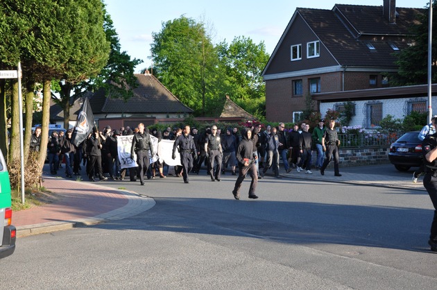 POL-WL: Spontane Demonstration gegen rechte Gewalt