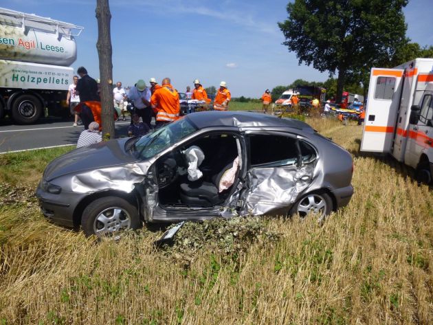 POL-NI: Schwerer Verkehrsunfall  -Bild im Download-