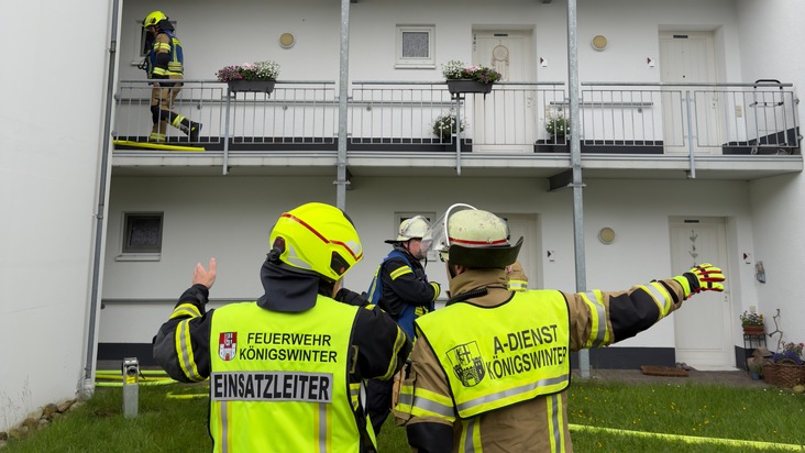 FW Königswinter: Gemeldeter Zimmerbrand in Wohneinrichtung stellt sich als angebranntes Essen heraus