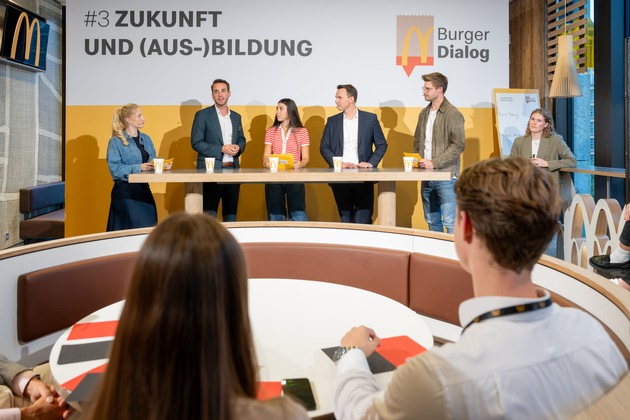 McDonald&apos;s Burger Dialog: Gen Z fordert Perspektiven bei der Bildung - Politik verspricht zu handeln