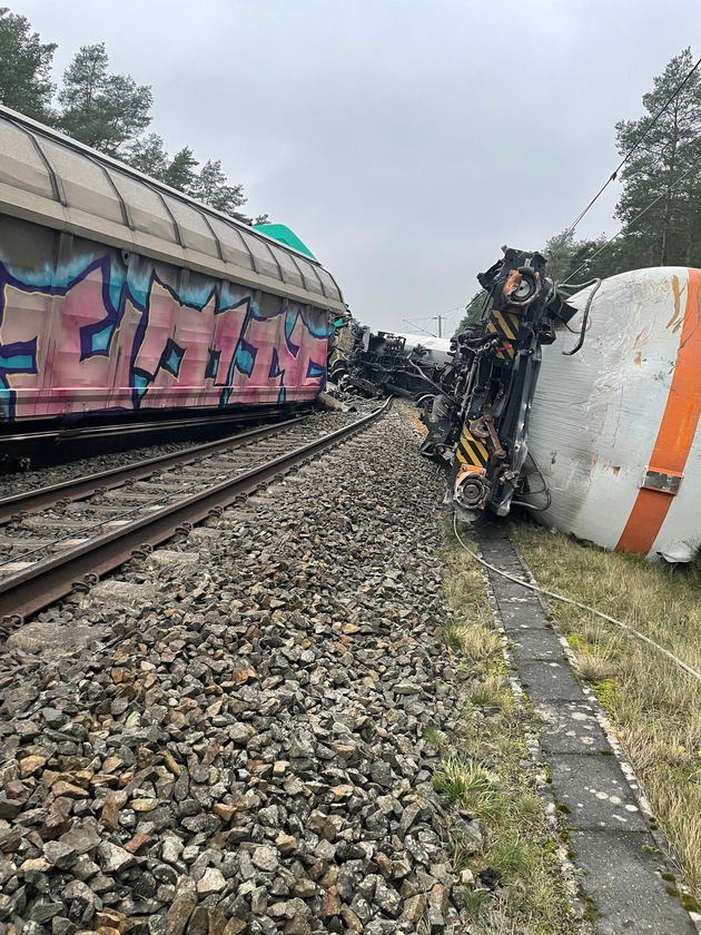 BPOL-H: Schwerer Bahnbetriebsunfall bei Leiferde; Strecke Hannover - Berlin beidseitig gesperrt