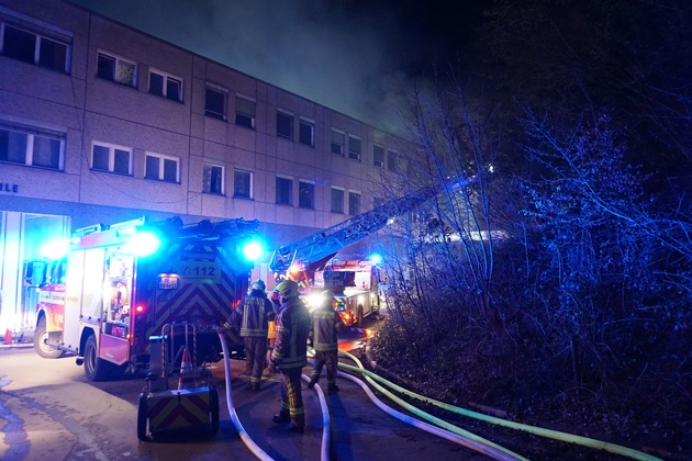 POL-ME: Brand in stillgelegter Lagerhalle - Polizei sucht Zeugen - Ratingen -2004053