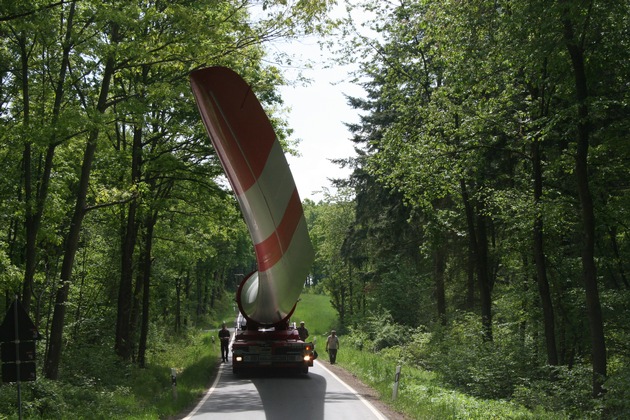 POL-PDKL: Spektakulärer Schwertransport