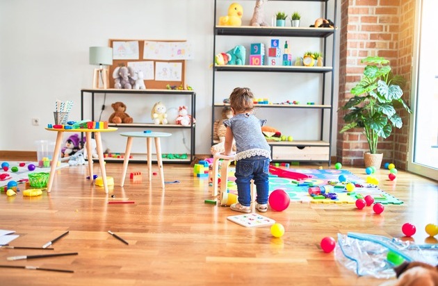 Vereinigte Lohnsteuerhilfe e.V. - VLH: Kita geschlossen, Schule zu: Diese Kinderbetreuungskosten können Sie absetzen