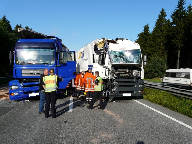 POL-WL: Lkw-Unfall führt zu langen Staus ++ Kleintransporter landet auf Dach, zwei Leichtverletzte ++ Tageswohnungseinbruch ++ und weitere Meldungen