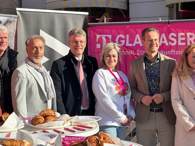 Telekom startet mit dem Spatenstich den Glasfaserausbau in Offenburg