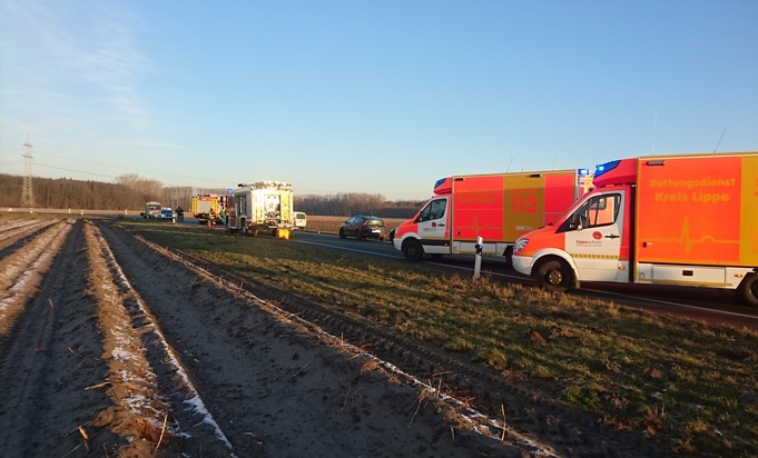 FW Lage: Verkehrsunfall zwischen 2 Fahrzeugen - 27.01.2017 - 8:27 Uhr