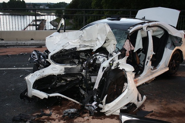 POL-PDLU: Tödlicher Verkehrsunfall
