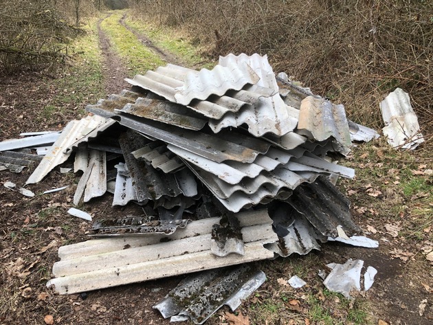 POL-SE: Bad Bramstedt - Illegale Entsorgung von asbesthaltigen Faserzementplatten - Polizei sucht Zeugen