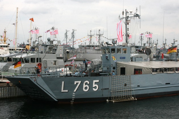 Großes Treffen der Botschafter in Blau - Marine präsentiert sich auf der Kieler Woche 2013 (BILD)