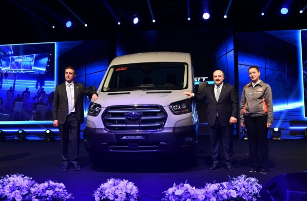 Ford-Werke GmbH: Ford startet Produktion des vollelektrischen E-Transit, Auslieferung an europäische Kunden hat begonnen