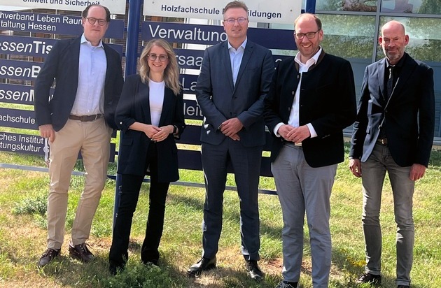 Fachverband Leben Raum Gestaltung Hessen/Rheinland-Pfalz: CDU-Vertreter informierten sich &uuml;ber die Entwicklung der Holzfachschule Bad Wildungen