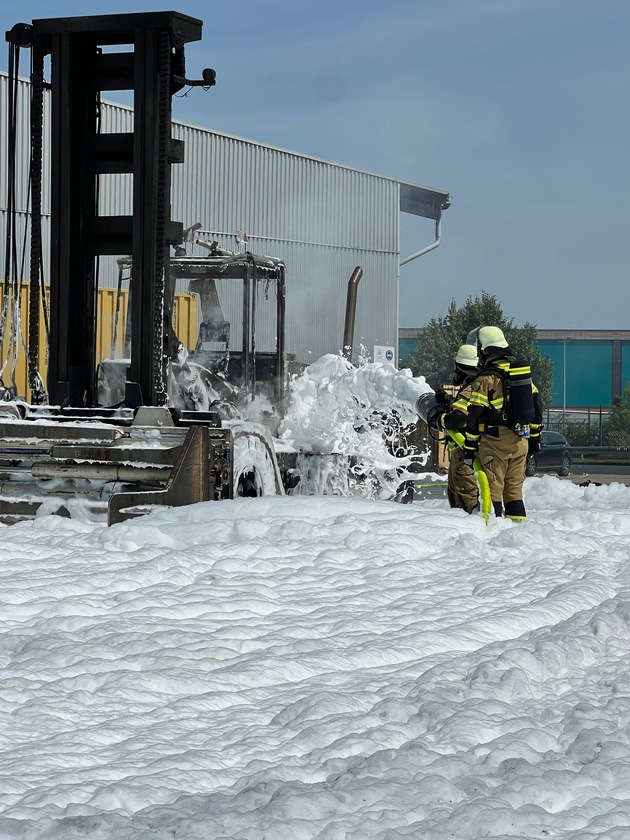 FW Voerde: Einsatzreicher Freitag für die Feuerwehr Voerde