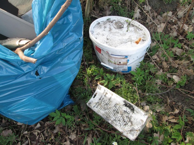 POL-SE: Elmshorn  - Illegale Müllablagerung, Zeugen gesucht