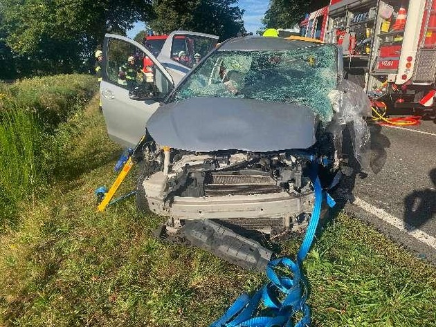 POL-STD: 51-jähriger Toyotafahrer bei Unfall in Sauensiek schwer verletzt