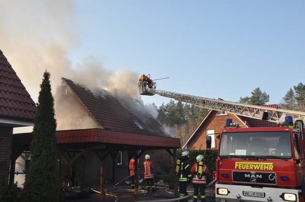 POL-WL: Brand in Einfamilienhaus ++ Buchholz/Sprötze - Einbruch scheiterte ++  Seevetal/Meckelfeld - Einbruch in Kirchenbüro ++ Und weitere Meldungen