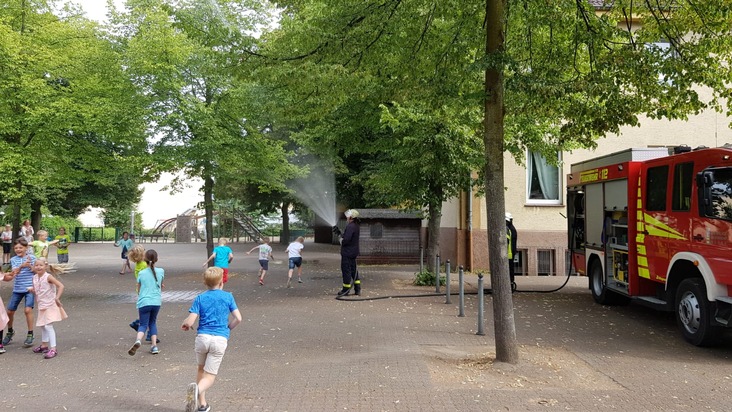 FW-WRN: Martinshorn und Blaulicht bei den Werner Grundschulen an der Horster Straße und der Schulstraße