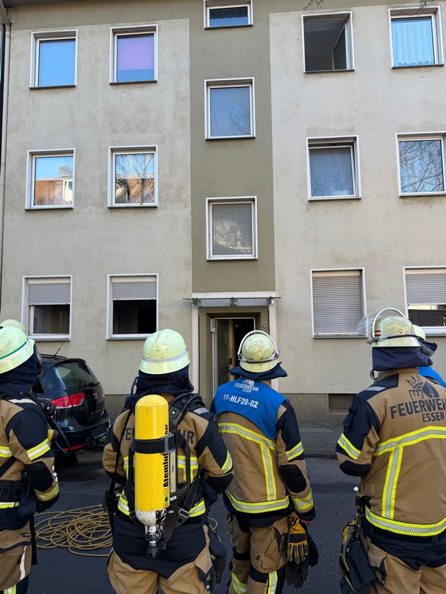 FW-E: Brandereignis im Essen-Nordviertel: Person erleidet schwere Brandverletzungen - Rettungshubschrauber im Einsatz