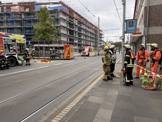 FW-MH: Gefahrstofffund in Wohnhaus - Feuerwehr sichert Behälter