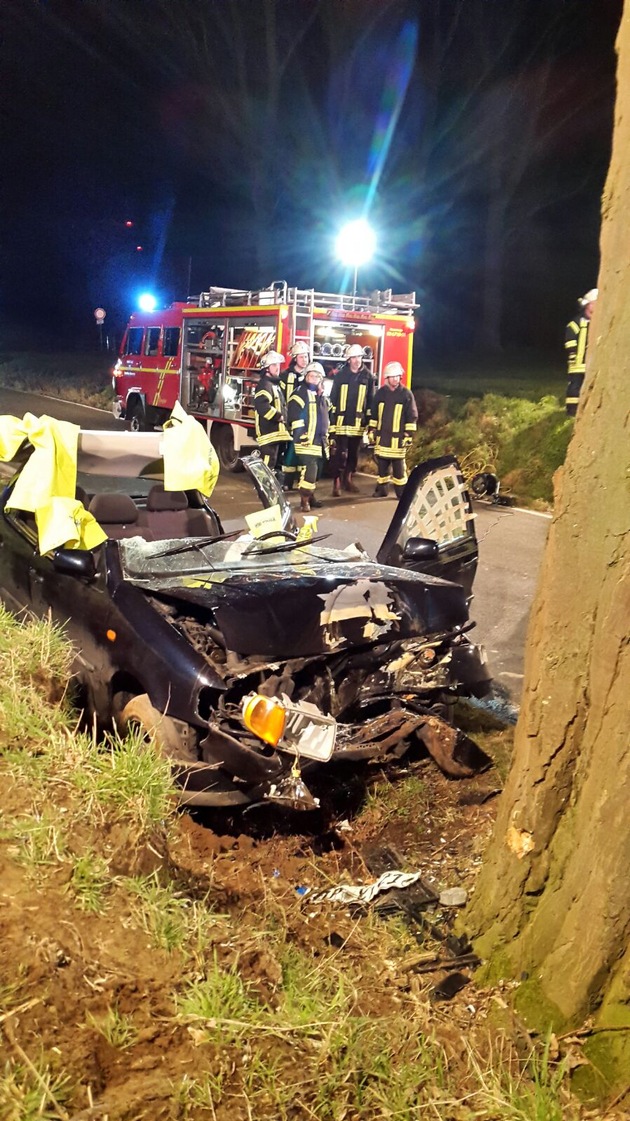 FW Lage: Verkehrsunfall mit einer schwerverletzten Person