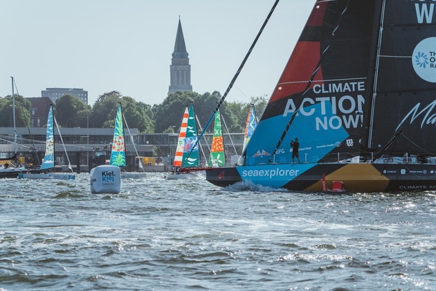 Kultur-Regatta Sailing #Art4GlobalGoals empfängt Team Malizia beim The Ocean Race Fly-By in Kiel