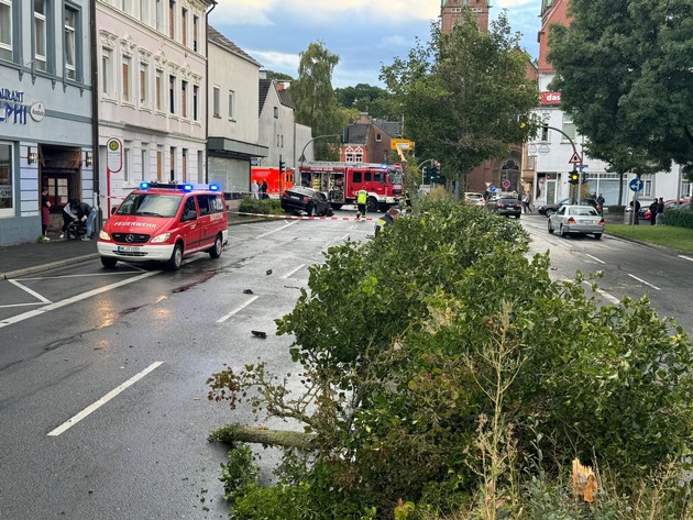 FW-MK: Zwei Verkehrsunfälle im Stadtgebiet beschäftigen Berufs- und Freiwillige Feuerwehr