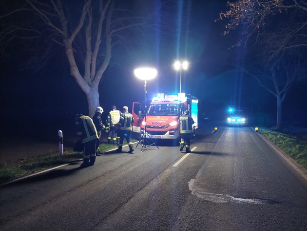 FW Borgentreich: Verkehrsunfall L763 zwischen Borgentreich und Eissen. Fahrer verstarb am Unfallort.