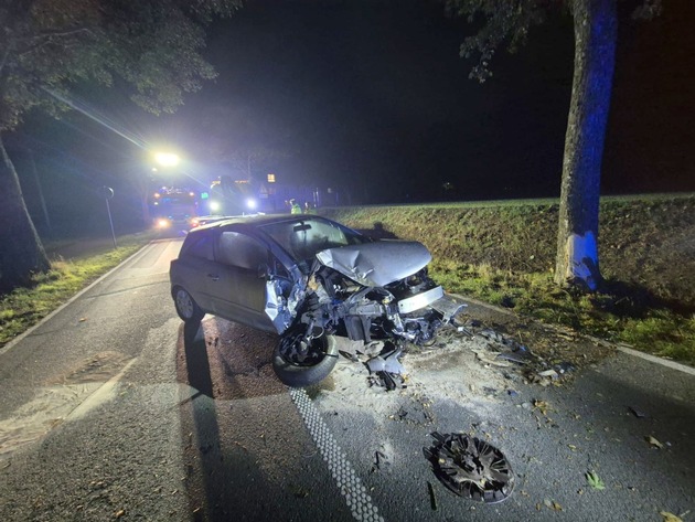 FW Sonsbeck: Auslaufende Betriebsmittel nach Verkehrsunfall