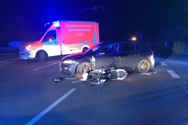 POL-ME: Junger Motorradfahrer wird bei Unfall schwer verletzt - Velbert - 2110018