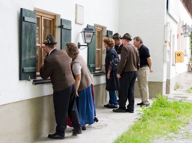 Karibik-Flair mit Plastik-Palmen statt Bier, Brezen und Blasmusik? &quot;Wer wird Wirt? Der Kampf um die Kneipe&quot;: Die neue Sendereihe ab 10. September 2009, donnerstags um 20.15 Uhr bei kabel eins