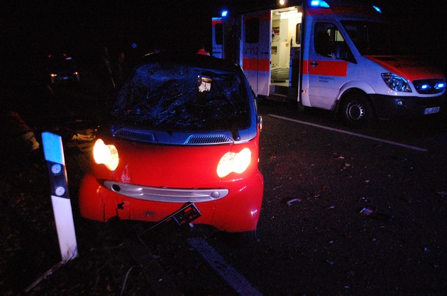 POL-PPWP: Unfall: Fahrerin schleudert aus dem Auto