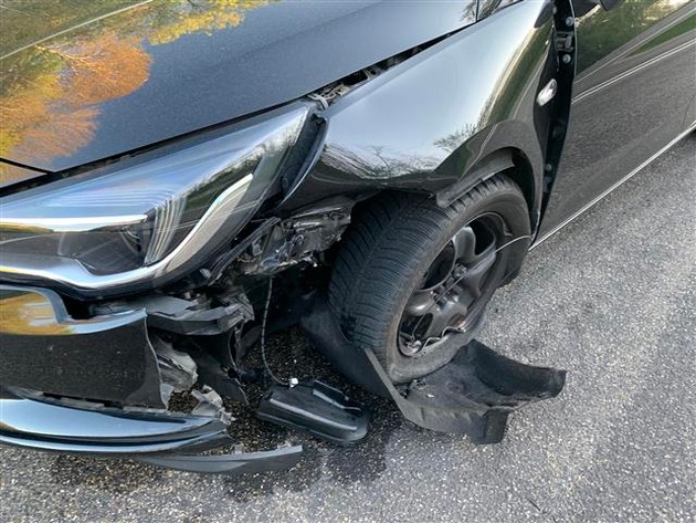 POL-PDPS: Verkehrsunfall infolge gelöstem Autoreifen - Hinweis Ihrer Polizei: Bei Reifenwechsel bitte auf fest montierte Reifen achten !!!