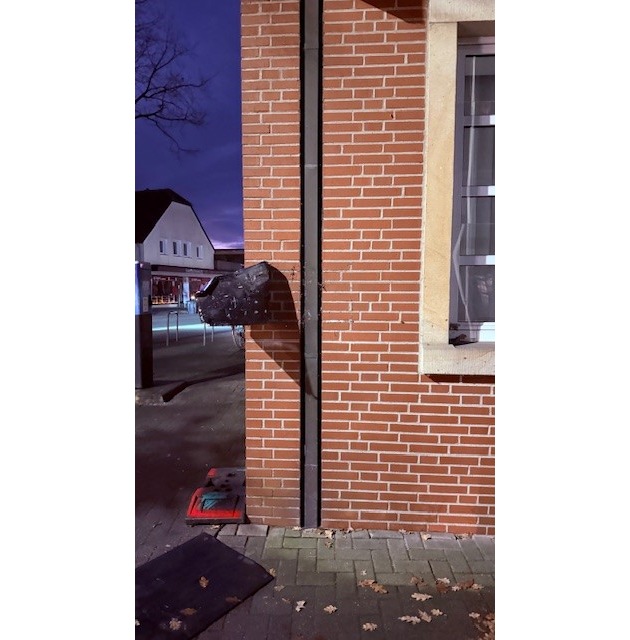 POL-OS: Bad Laer: Parkplatzschild für Einsatzwagen am Rathaus beschädigt - Polizei sucht Zeugen