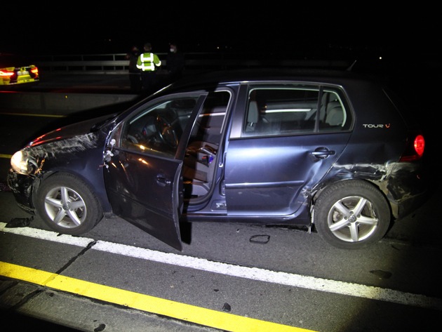 POL-BI: Unfallfahrer lässt Pkw auf der A2 zurück